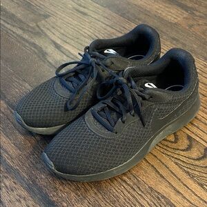 Women’s Nike Tanjun Black Sneakers